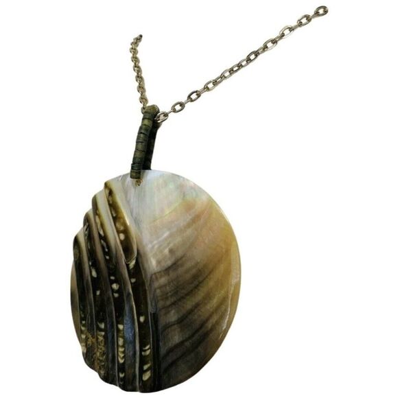 Vintage Pearlesque Shell Large Pendant Gold Tone Chain Women’s Necklace  34” - Picture 3 of 9